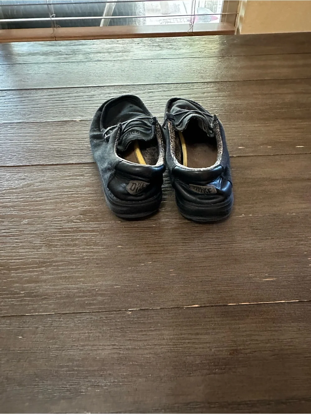 Hey Dude Boys Sz 2 Wally Basic Black Slip-Ons